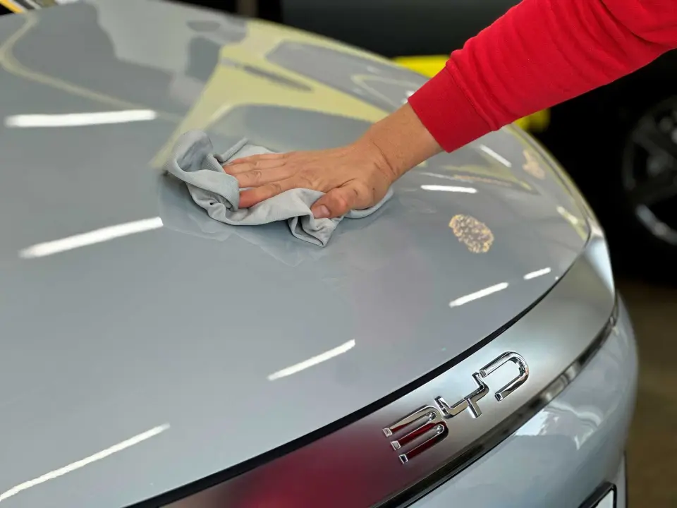 BYD hos Kepler Bilservice, klar for lakkbehandling